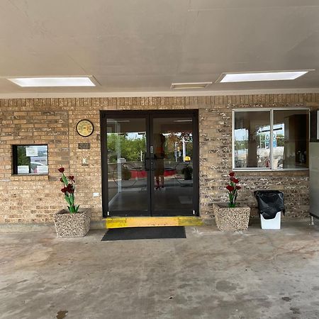 Glen Rose Inn & Suites Exterior photo