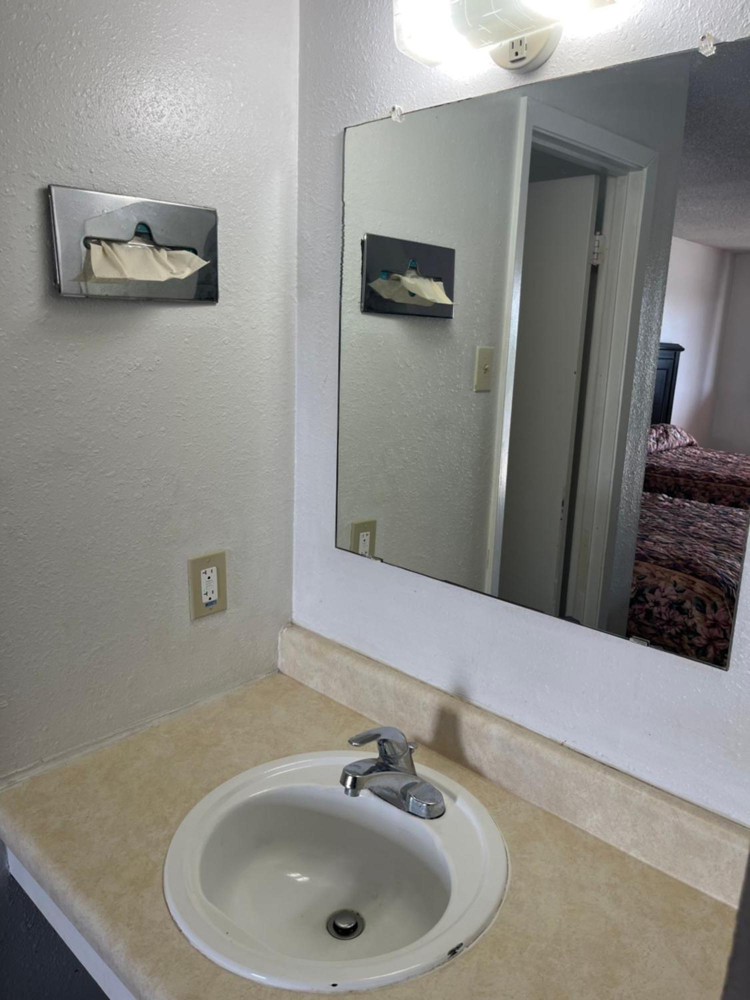 Glen Rose Inn & Suites Room photo